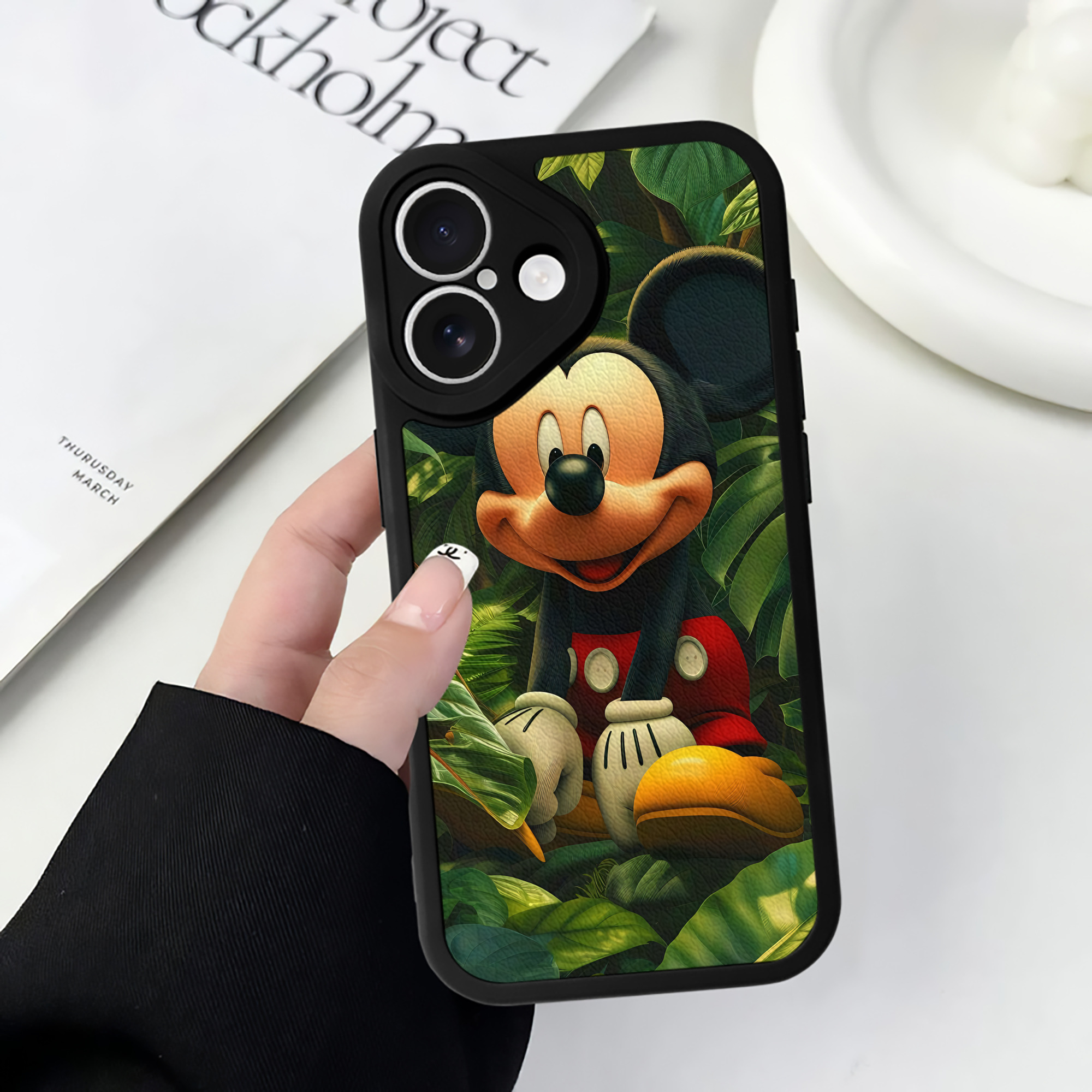 （画像用） ミッキーマウス Mickey Mouse 【iPhone 16シリーズ対応】シリコンスマホケース（レザー調） 材質：シリコン